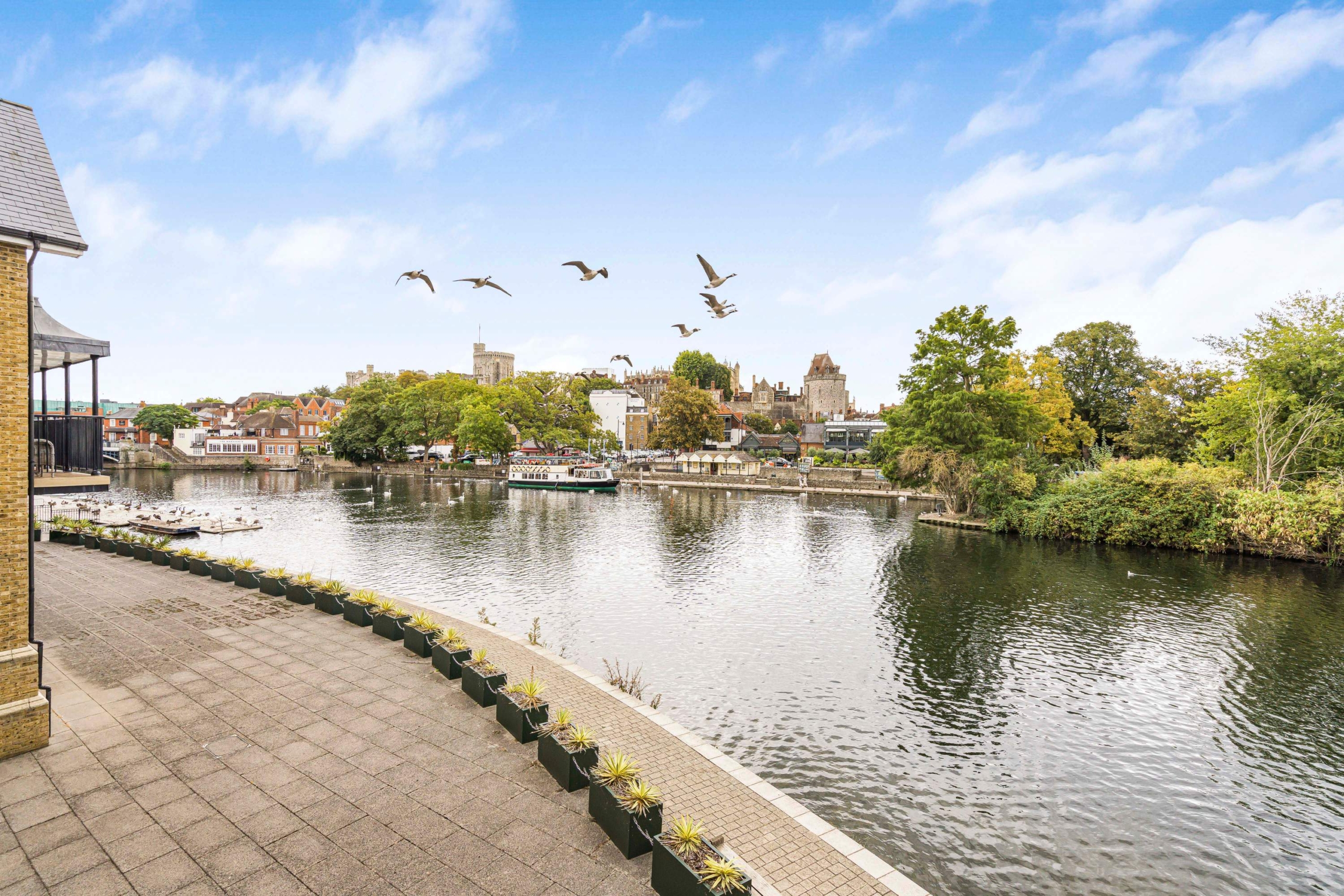 Eton Thameside, Eton