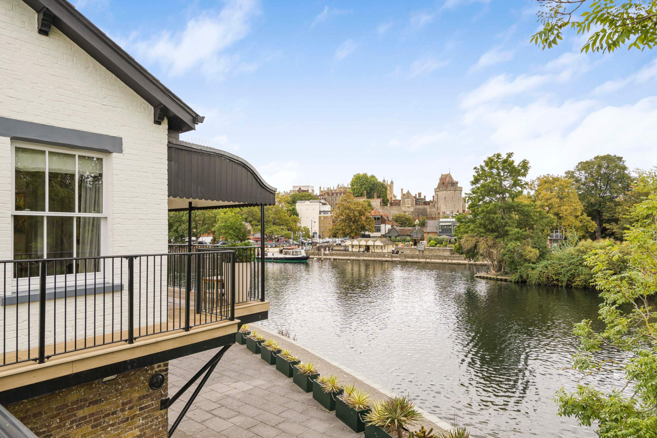 Eton Thameside, Eton