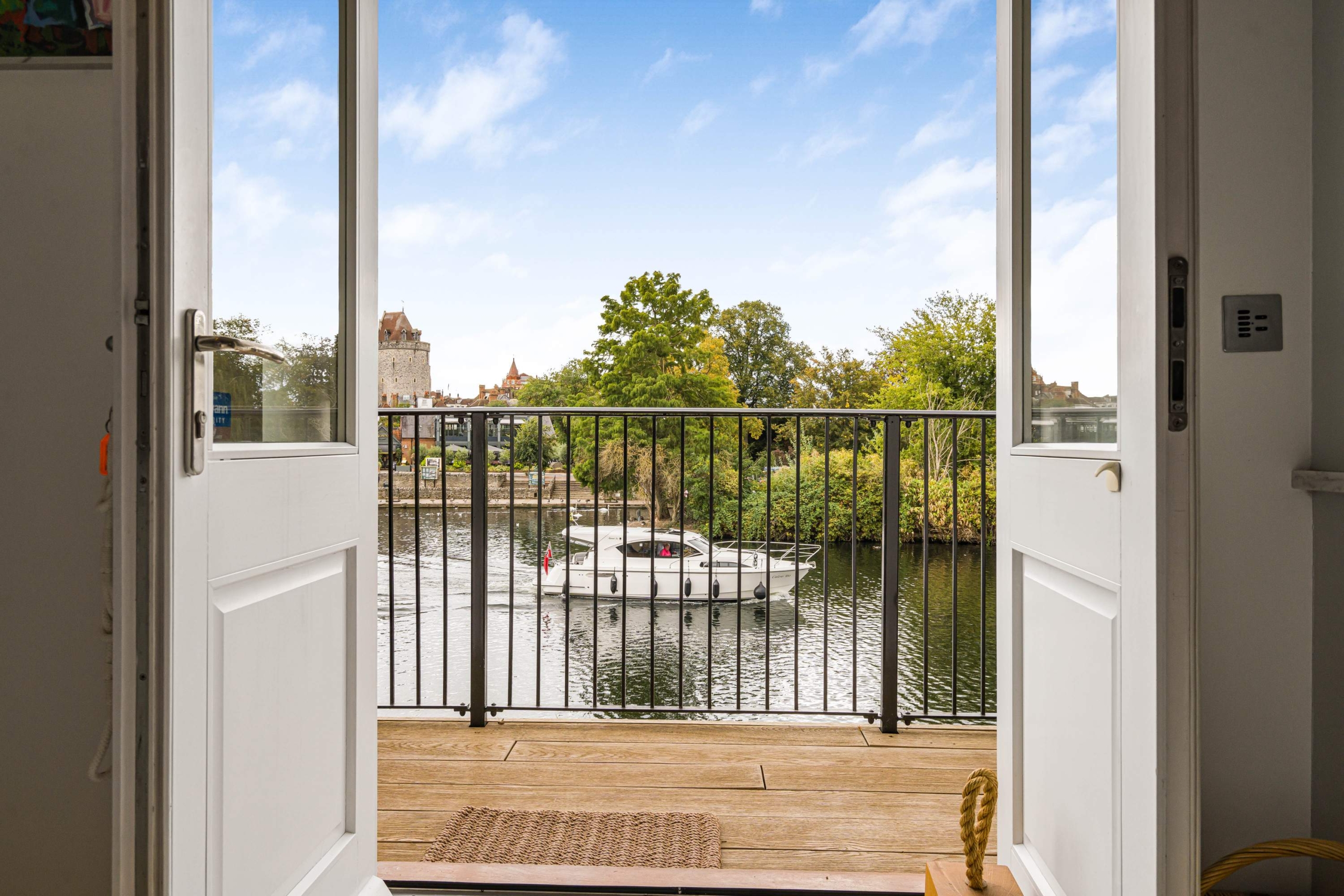 Eton Thameside, Eton