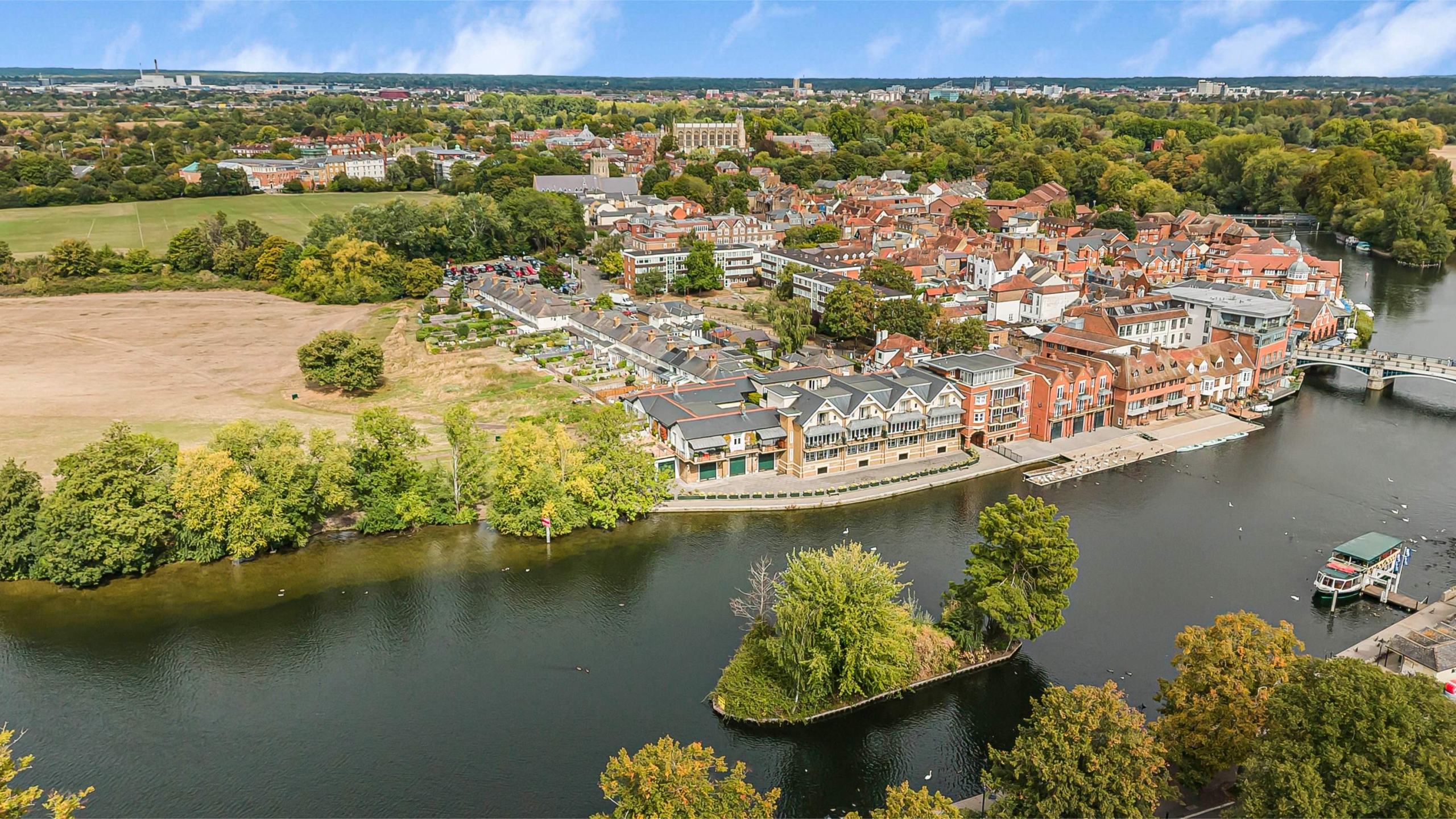 Eton Thameside, Eton