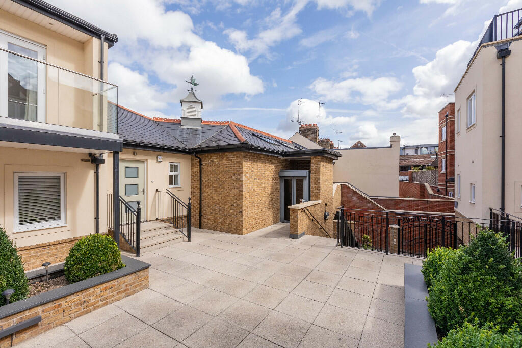 155fc0d770000215453a8a6889f3a7a3 Eton Thameside, Eton
